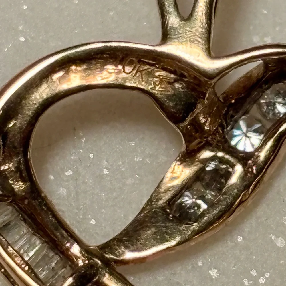 Diamond Heart Pendant 1/10 carat TW Round-Cut Diamonds 10K Gold - Picture 3 of 6